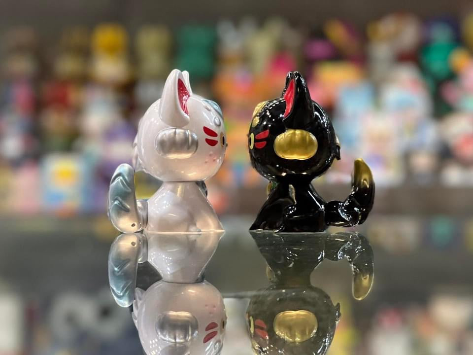 Kamakitsune x Chubbyman 鎌狐貓子 Kama Neko 黑招財